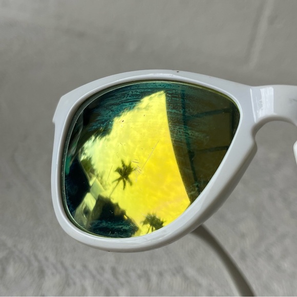 Oakley Frogskins  White Frames Sunglasses - Picture 11 of 12